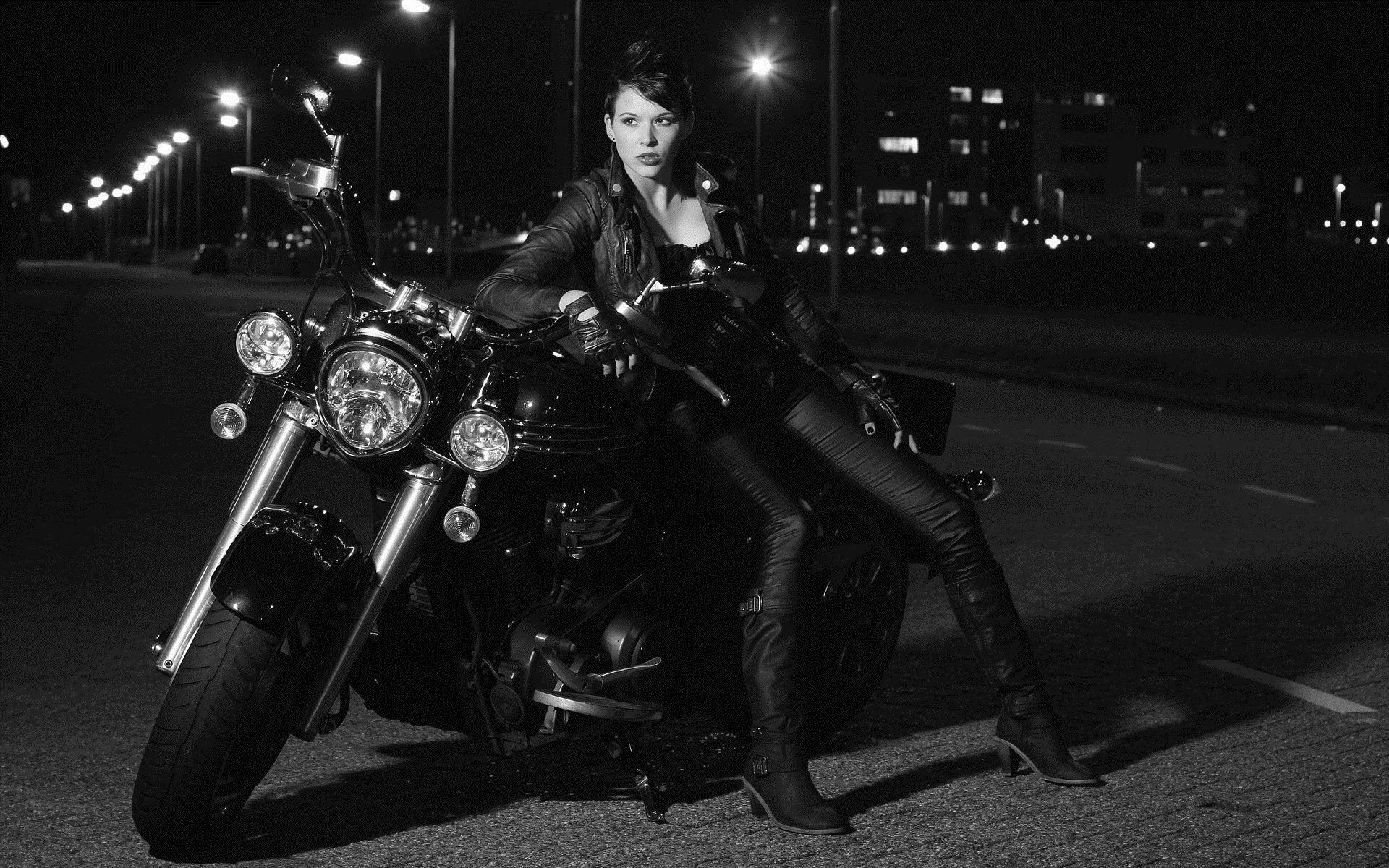 Photo Beautiful girls and motorcycles in Hachioji