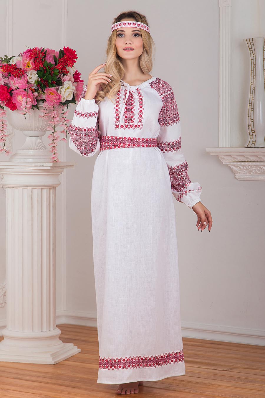 Women in Slavic costumes in Hachioji