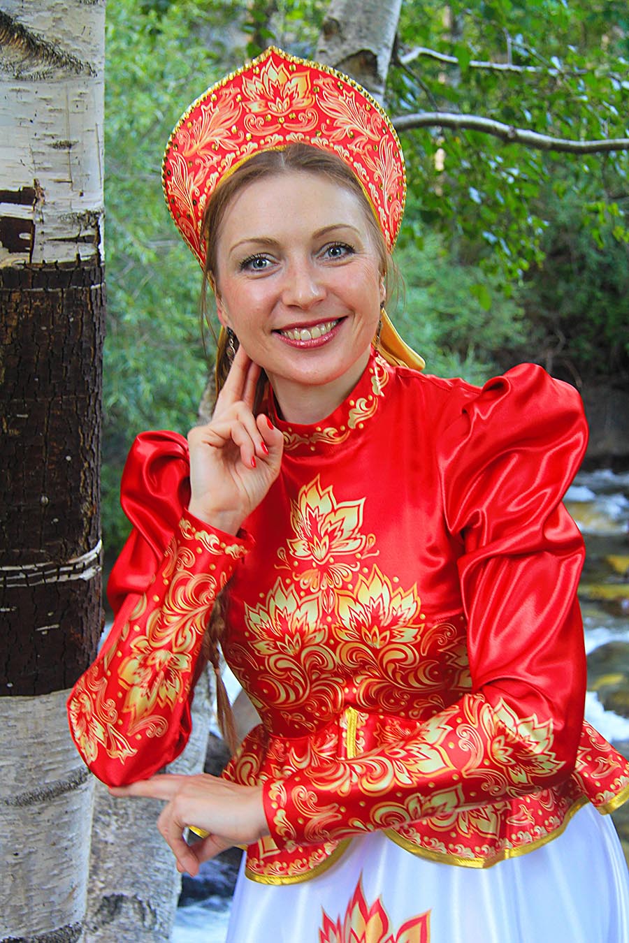 Women in Slavic costumes in Hachioji