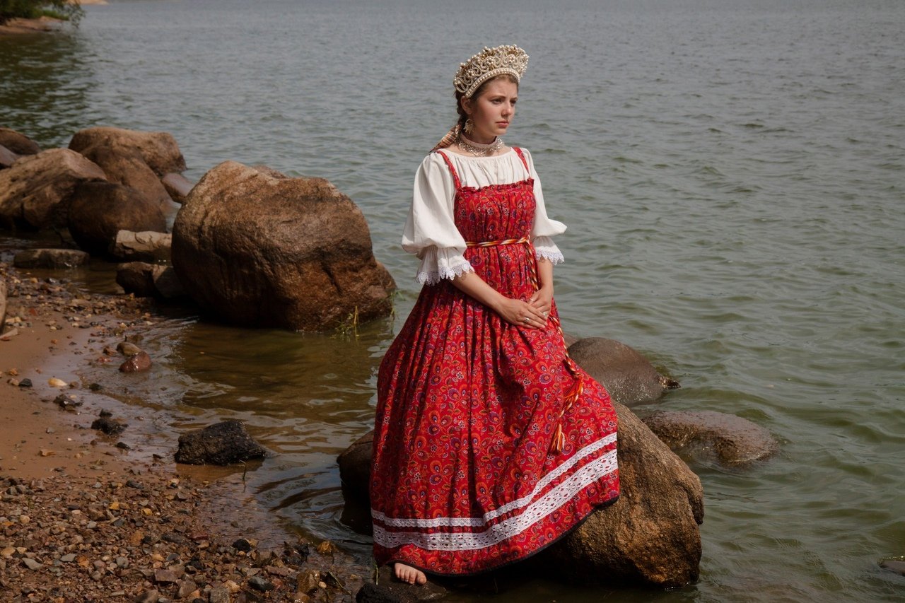 Women in Slavic costumes in Hachioji