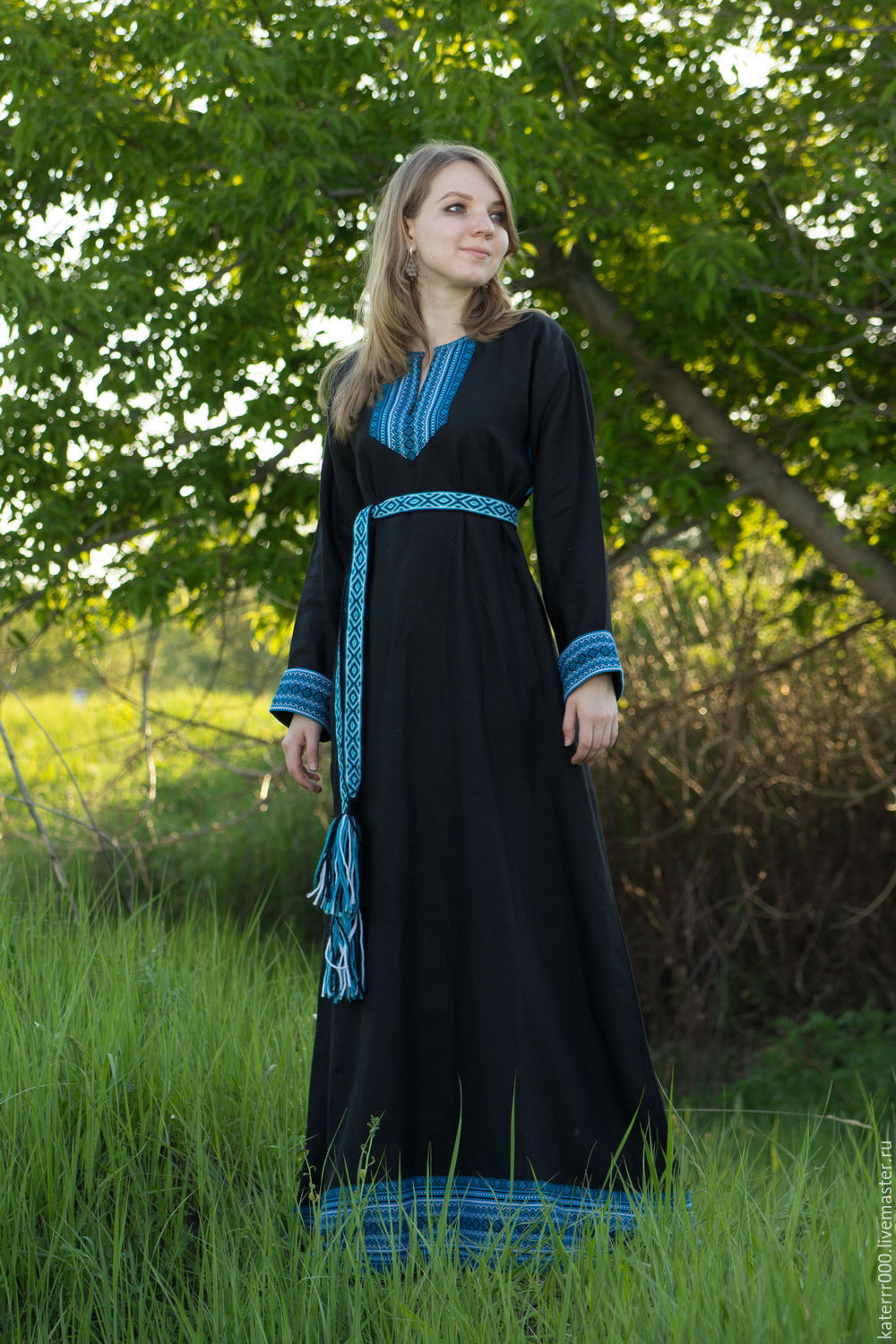 Women in Slavic costumes in Hachioji