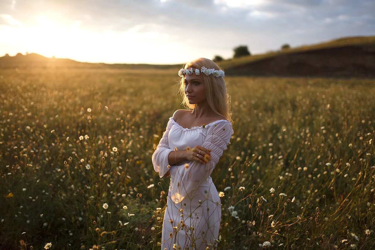 Girls in Slavic costumes in Hachioji